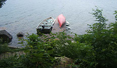 Our canoe and motor boat are free to use with rental. Please contact us for details.
